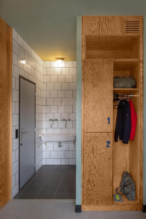 Private Dormitory Room,977676601:JPEG